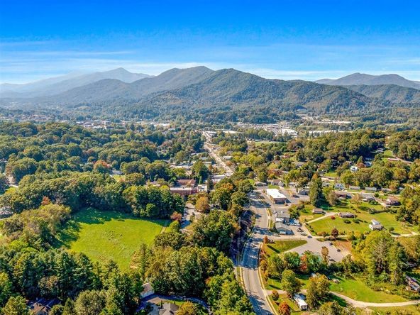 237 Ratcliff Cove Rd., Waynesville, NC 28786